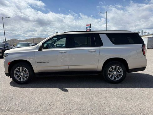 Used 2022 Chevrolet Suburban RST w/ Luxury Package AWD/4WD image 9