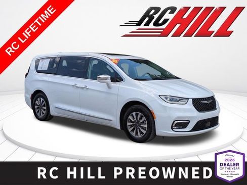 Used 2022 Chrysler Pacifica Limited w/ Uconnect Theater Family Group FWD image 1