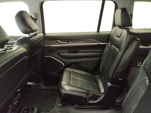 Used 2022 Jeep Grand Cherokee L Limited image 18