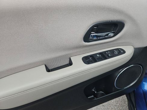 Used 2017 Honda HR-V EX image 16