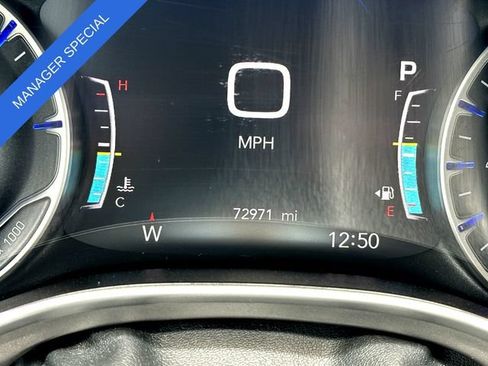 Used 2024 Chrysler Pacifica Touring-L FWD image 26