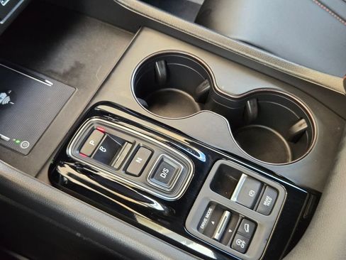 Used 2025 Honda Pilot TrailSport image 19