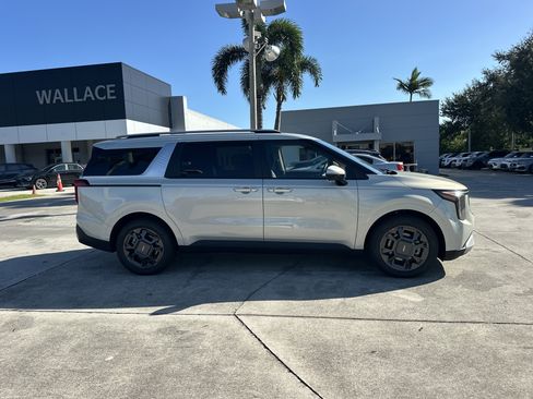 New 2026 Kia Carnival EX FWD image 5