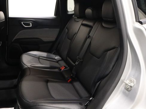 Used 2024 Jeep Compass Latitude image 11