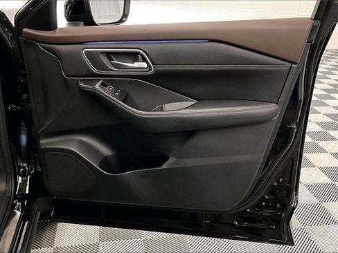 Used 2023 Nissan Rogue Platinum w/ Platinum Premium Package image 19