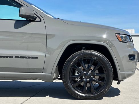 Used 2021 Jeep Grand Cherokee Laredo X image 25