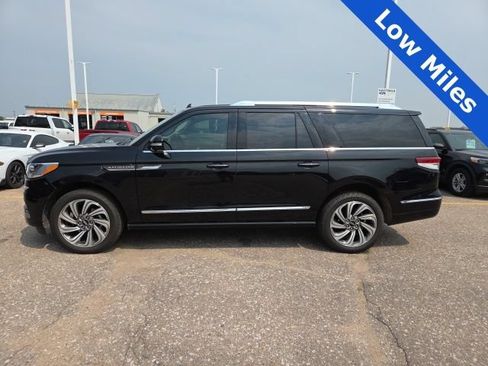 Used 2022 Lincoln Navigator L Reserve AWD/4WD image 2