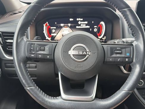 Used 2023 Nissan Rogue Platinum w/ Platinum Premium Package FWD image 16