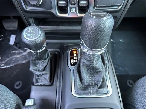 New 2025 Jeep Gladiator Sport image 19