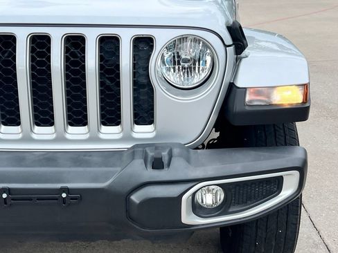 Used 2022 Jeep Gladiator Overland w/ Popular Equipment Package AWD/4WD image 7