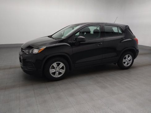 Used 2020 Chevrolet Trax LS w/ LPO, Cargo Package FWD image 2