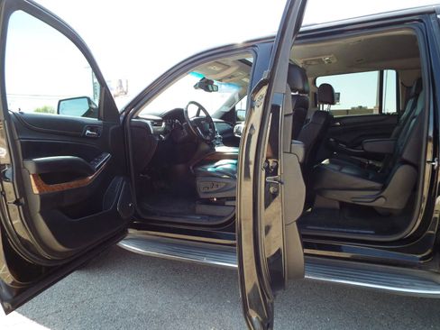 Used 2015 Chevrolet Suburban LTZ RWD image 26