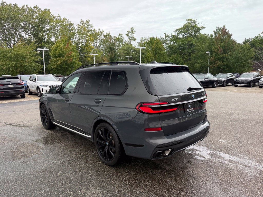 Used 2024 BMW X7 xDrive40i w/ M Sport Package AWD/4WD image 2