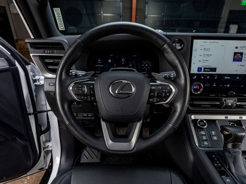 Used 2025 Lexus GX 550 AWD/4WD image 19
