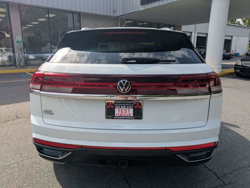 Used 2024 Volkswagen Atlas Cross Sport SE FWD image 4