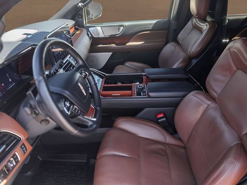 Used 2024 Lincoln Navigator Reserve AWD/4WD image 8