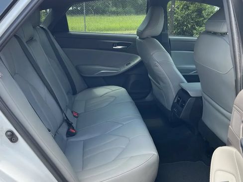 Used 2020 Toyota Avalon XLE w/ Moonroof Package FWD image 12