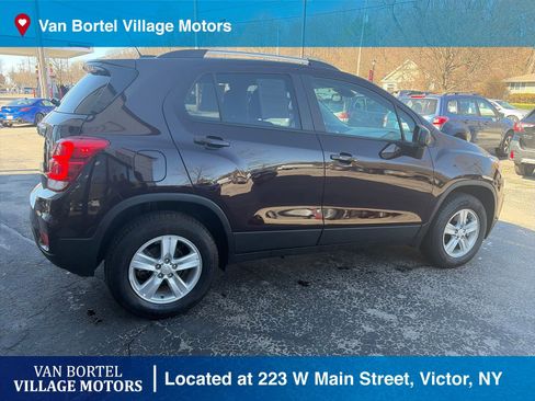 Used 2022 Chevrolet Trax LT w/ LT Convenience Package AWD/4WD image 6