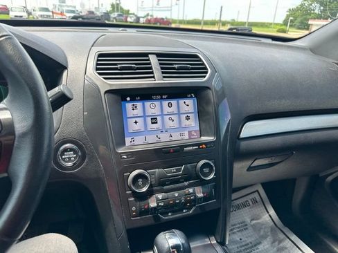 Used 2019 Ford Explorer XLT w/ Equipment Group 202A FWD image 36