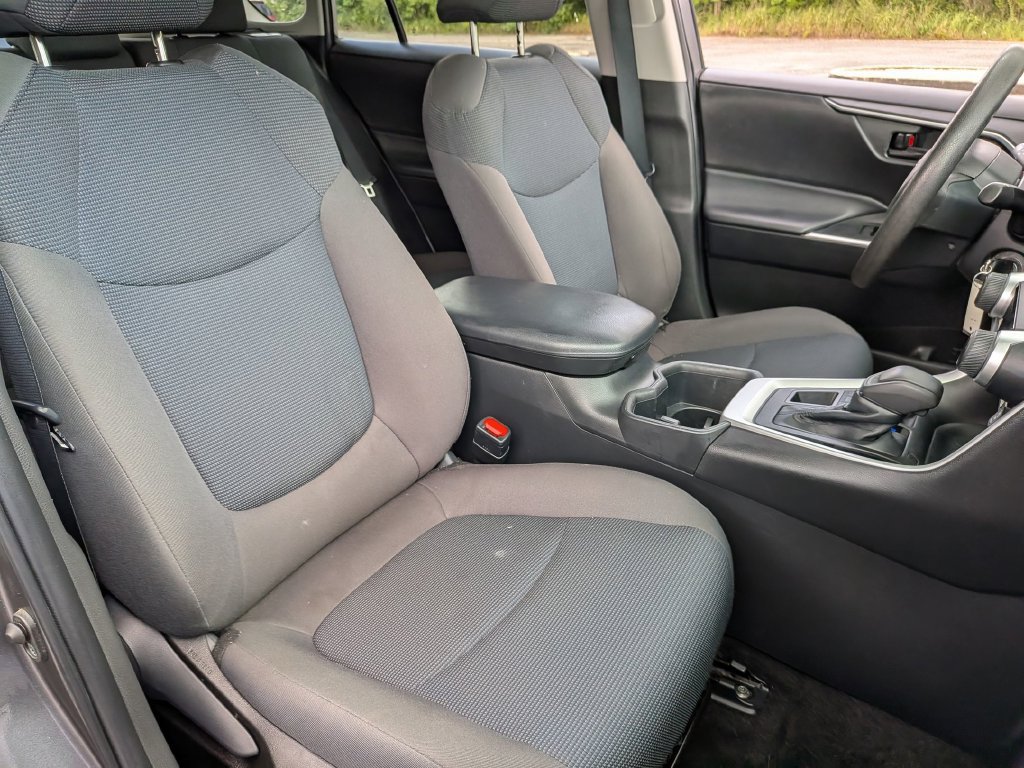 Used 2023 Toyota RAV4 LE AWD/4WD image 34