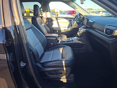 Used 2024 Ford Explorer XLT w/ Equipment Group 202A AWD/4WD image 10