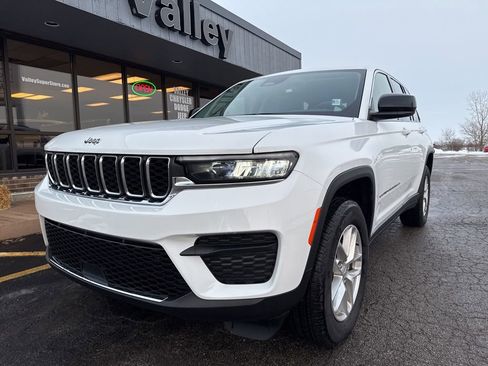 Used 2024 Jeep Grand Cherokee Laredo X image 8