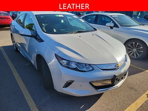 Used 2018 Chevrolet Volt Premier w/ Driver Confidence Package FWD image 3