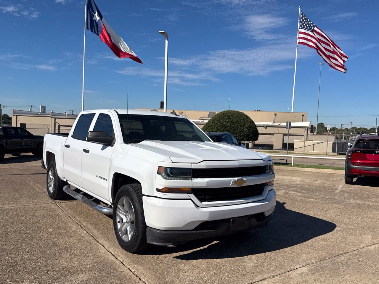 Used 2018 Chevrolet Silverado 1500 Custom w/ Custom Convenience Package RWD image 2