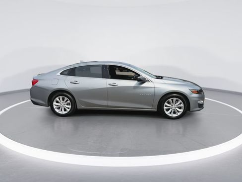 Used 2025 Chevrolet Malibu LT FWD image 9
