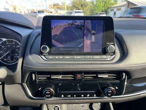 Used 2023 Nissan Rogue SL image 14