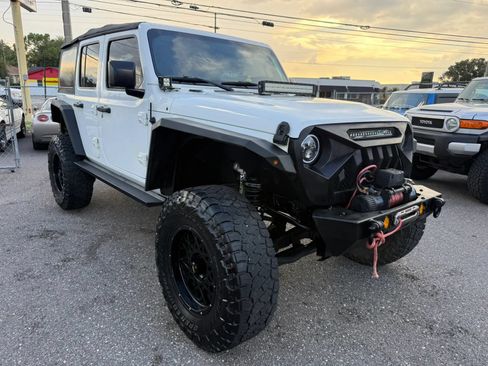 Used 2018 Jeep Wrangler Unlimited Sport AWD/4WD image 3
