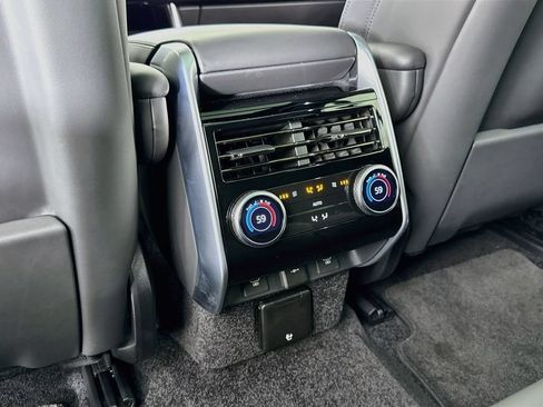 Used 2024 Land Rover Range Rover SE AWD/4WD image 16