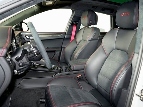 New 2026 Porsche Macan GTS image 5