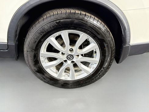Used 2020 Nissan Rogue SV FWD image 37