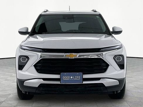 Used 2025 Chevrolet TrailBlazer LT AWD/4WD image 2
