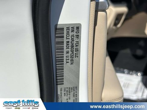Certified 2023 Jeep Grand Cherokee Limited AWD/4WD image 18