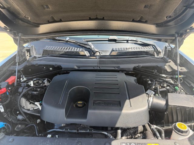 Used 2024 Land Rover Defender 110 X-Dynamic SE AWD/4WD image 19