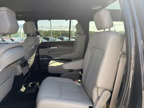 New 2026 Jeep Grand Wagoneer Summit AWD/4WD image 44