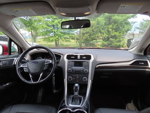 Used 2014 Ford Fusion SE w/ Equipment Group 202A FWD image 14