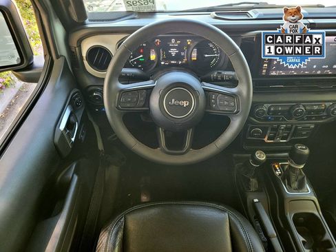 Used 2024 Jeep Wrangler Unlimited w/ Convenience Group AWD/4WD image 11
