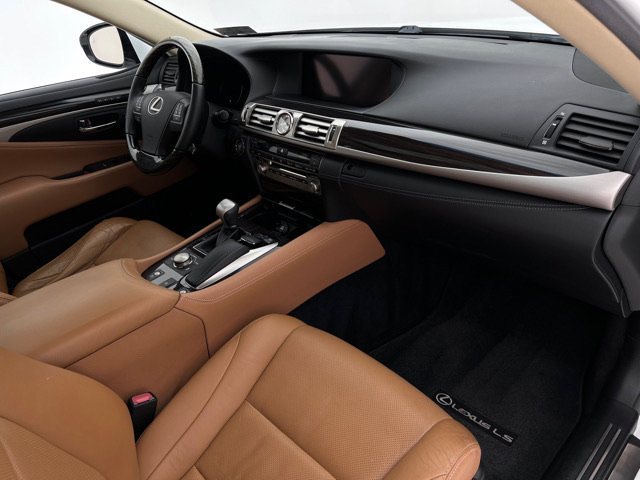 Used 2013 Lexus LS 460 AWD w/ Comfort Pkg image 13