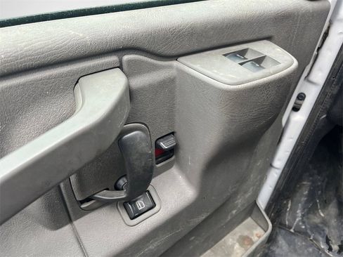 Used 2016 GMC Savana 3500 image 14