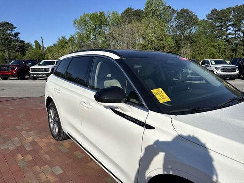 Used 2025 Lincoln Corsair Grand Touring image 18