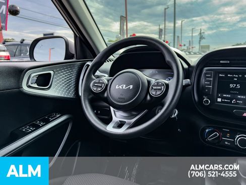 Used 2025 Kia Soul LX w/ LX Technology Package FWD image 18