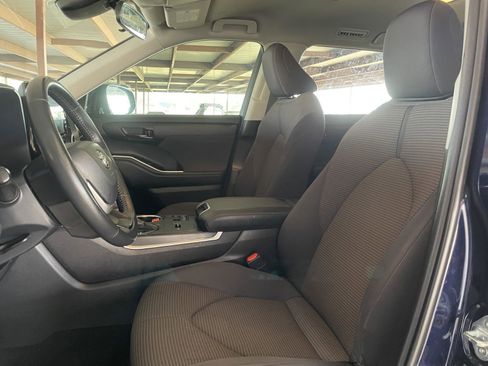Used 2023 Toyota Highlander LE image 24