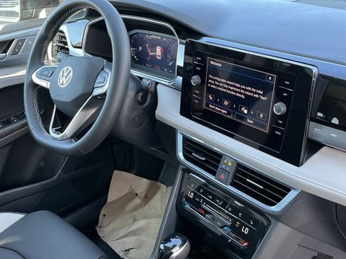 New 2026 Volkswagen Taos SEL AWD/4WD image 4