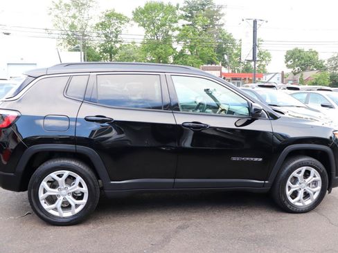 Used 2024 Jeep Compass Latitude AWD/4WD image 6