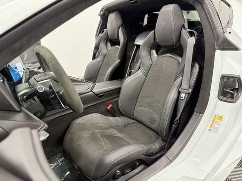 Used 2024 Chevrolet Corvette Stingray Premium Cpe w/ Stealth Interior Trim Package image 14