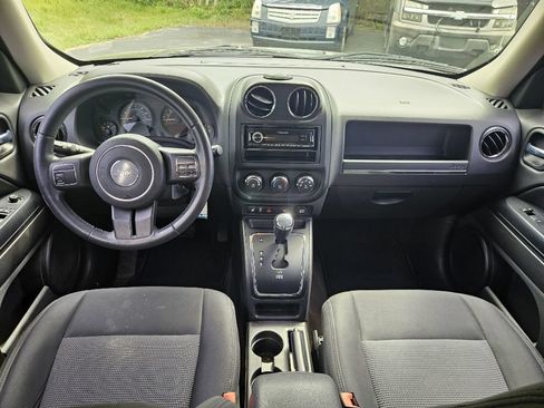 Used 2014 Jeep Patriot Latitude FWD image 10
