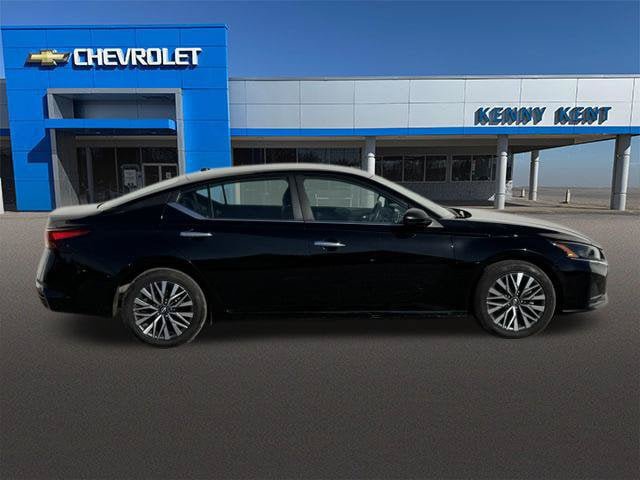 Used 2025 Nissan Altima 2.5 SV FWD image 3